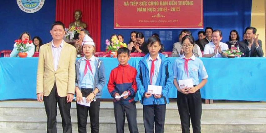 Học bổng vượt khó